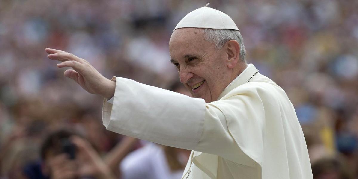 Pápežov nový pobočník: O celibáte sa bude diskutovať
