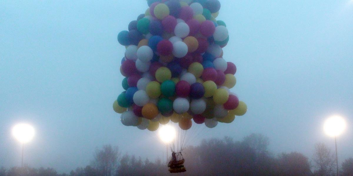 Muž sa inšpiroval filmom Hore: S 365 balónmi chcel preletieť Atlantik!
