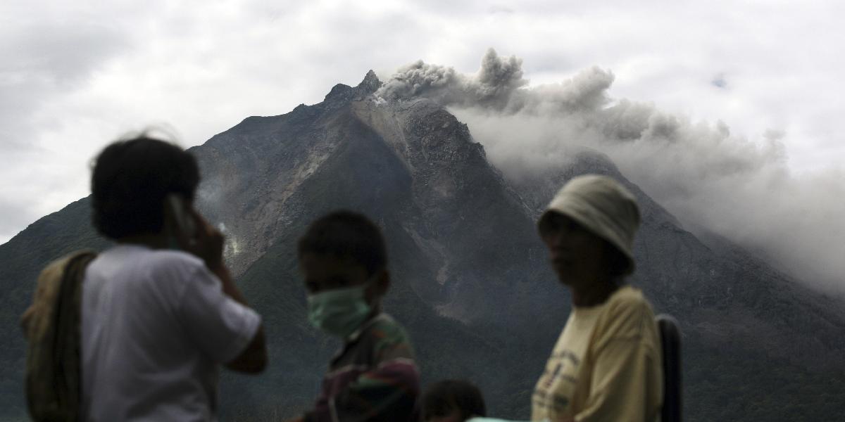 Po výbuchu sopky na Sumatre museli opustiť domovy tisíce ľudí!