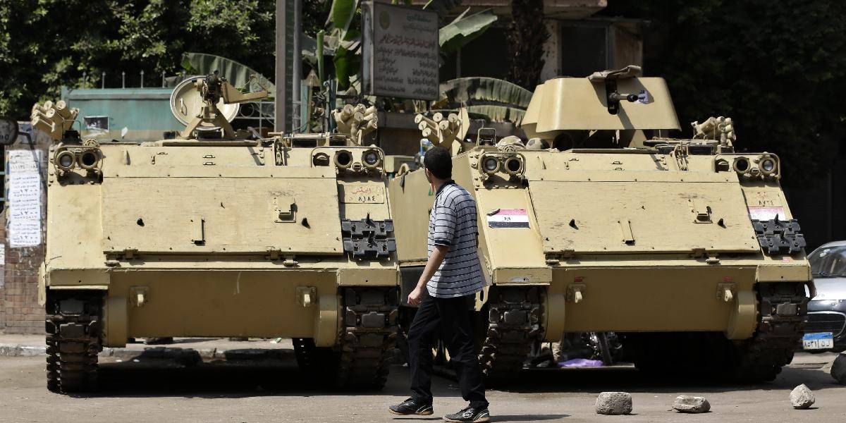Bezpečnostné sily vtrhli do mesta južne od Káhiry a ovládli ho