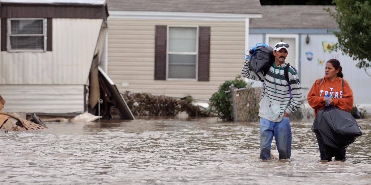 Evakuovaní obyvatelia Colorada sa po záplavách vracajú domov