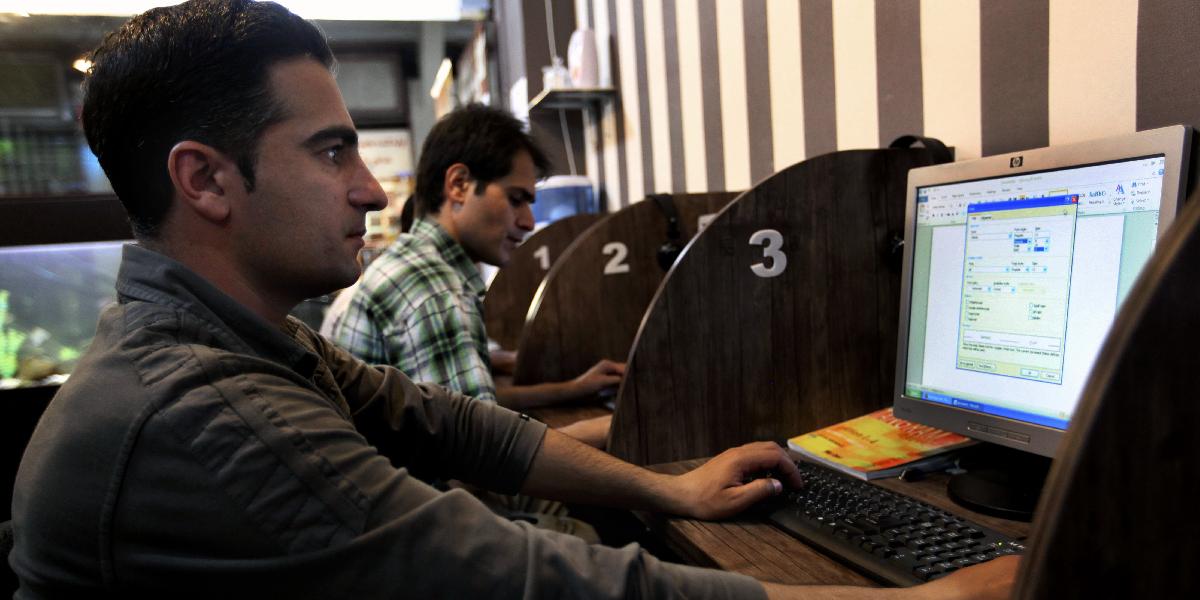 Vďaka technickej chybe sa Iránci mohli priamo prihlásiť na sociálne siete