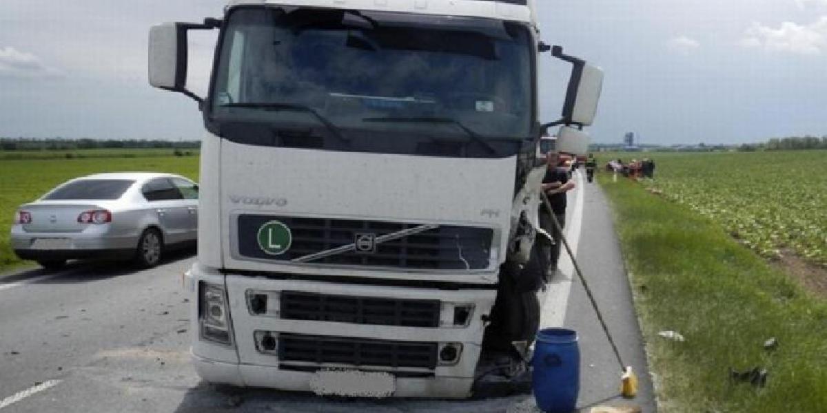 Český kamionista vyviazol bez zranení z hrozivo vyzerajúcej nehody