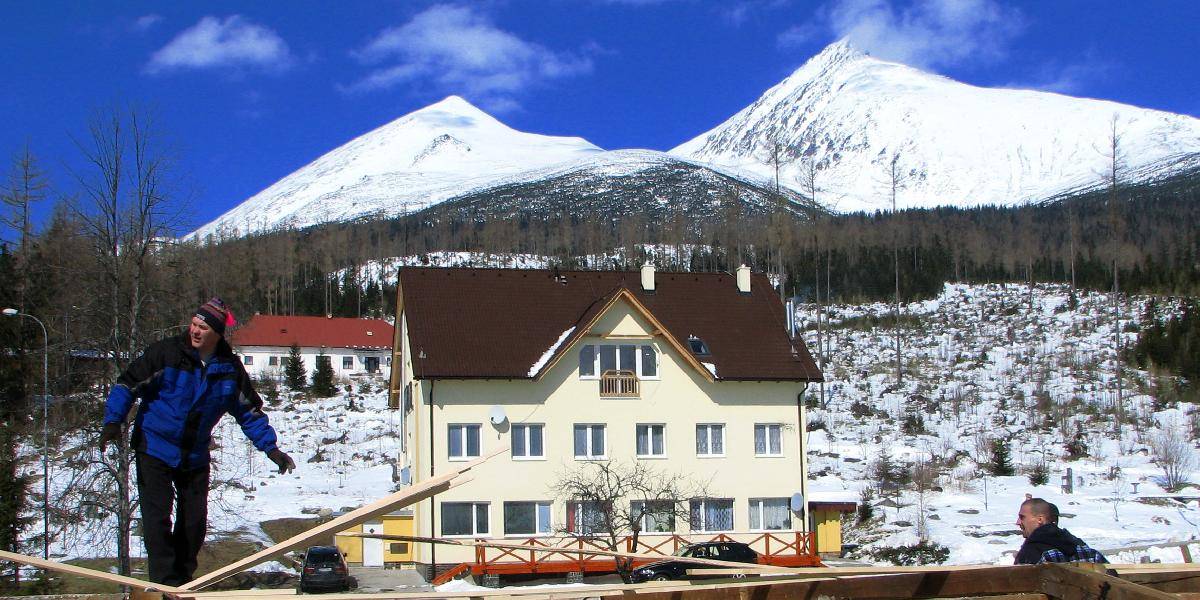 Milovníci Vysokých Tatier pozor: Vo vyšších horských polohách je súvislá snehová pokrývka