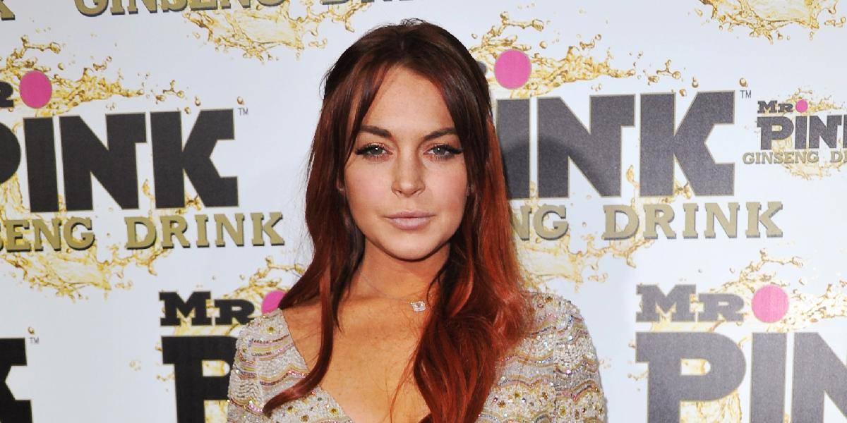 Lindsay Lohan chodí s dlhoročným kamarátom