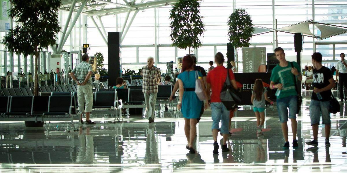 Policajti bombu na letisku u Slovinca nenašli