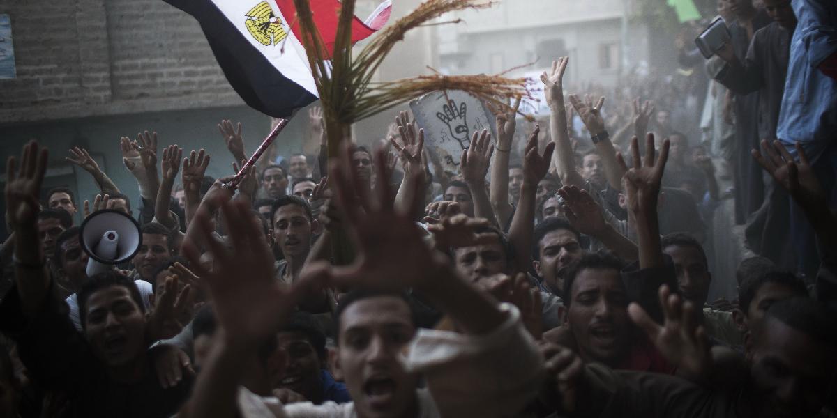 Egyptské bezpečnostné sily použili proti ozbrojencom slzotvorný plyn