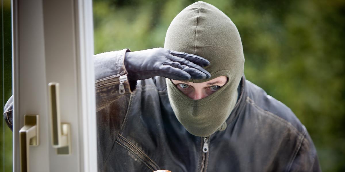 Zlodej ukradol z rodinného domu viac ako 5-tisíc eur