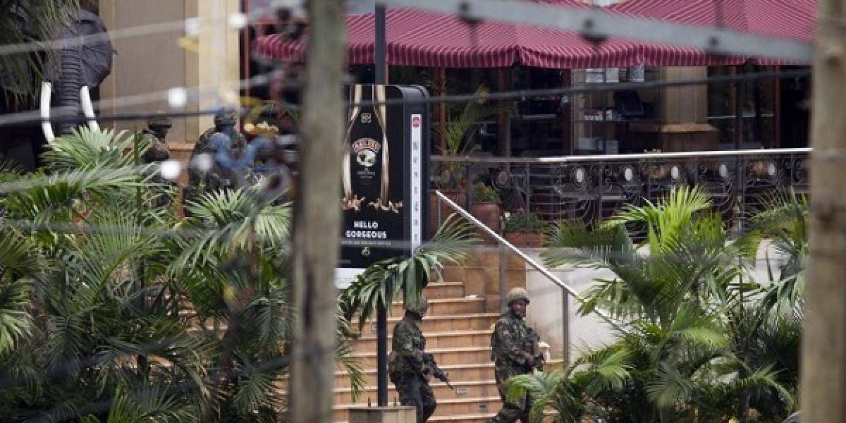 Z obchodného centra v Keni bolo znova počuť streľbu a výbuchy