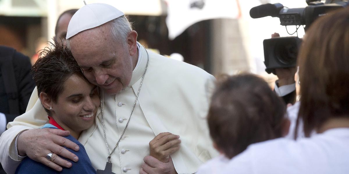 Pápež vyzýva svet na lepšie zaobchádzanie s utečencami