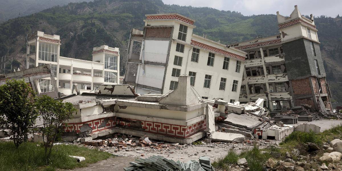 Pakistan zasiahlo silné zemetrasenie, zomrelo najmenej 30 ľudí