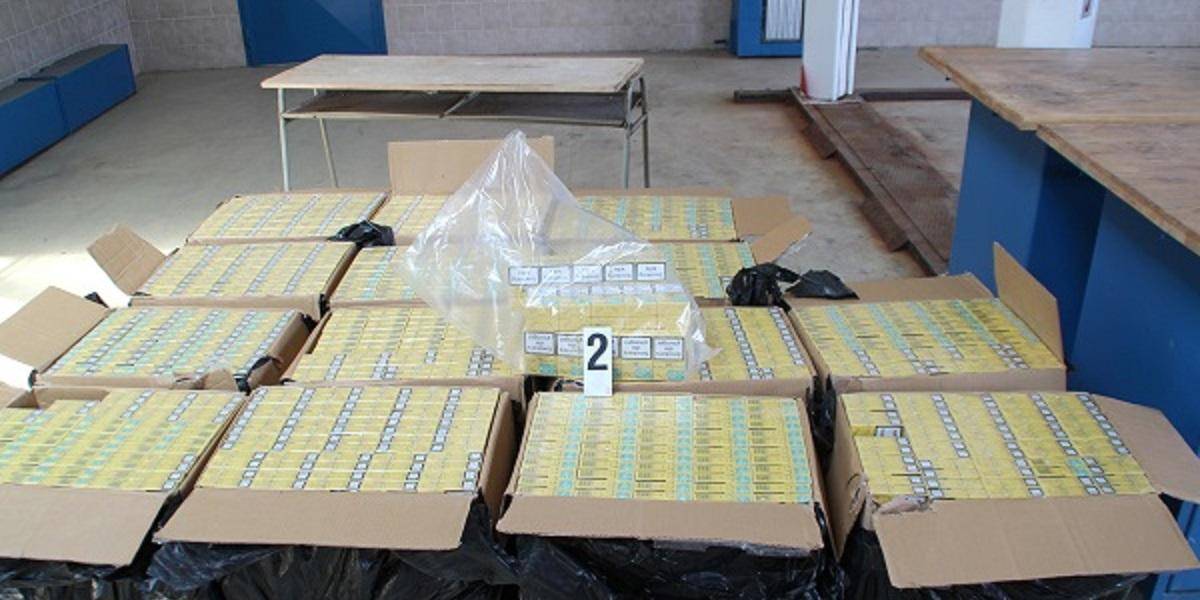 Hraniční policajti zaistili 300 kartónov pašovaných cigariet