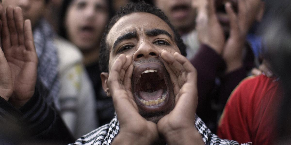 Nepokoje z egyptských ulíc sa preniesli do univerzitných mestečiek: 29 ranených