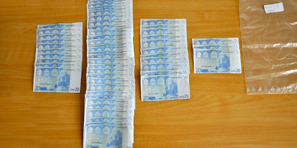 V Šali chceli míňať falošné peniaze, skončili vo väzbe