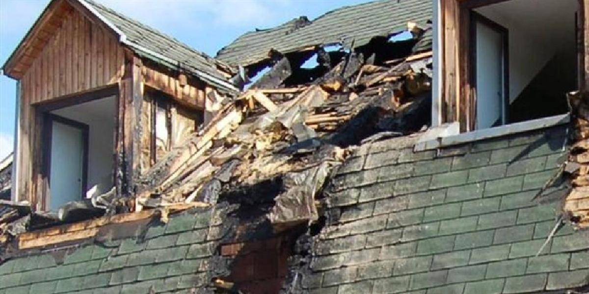 Od úmyselne podpáleného auta sa vznietila strecha detského domova