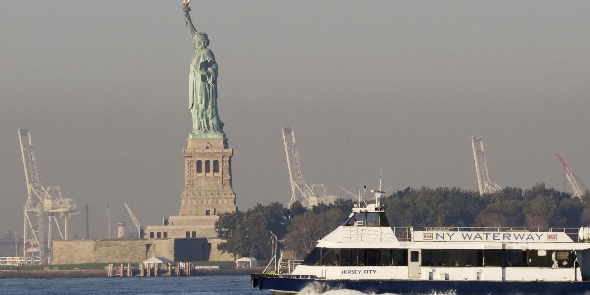 Shutdown v Amerike: Nahnevaní turisti opúšťajú New York!