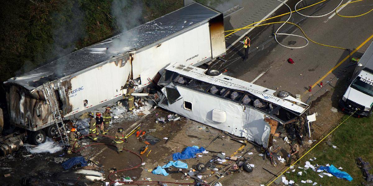 Pri zrážke kamióna s autobusom v Tennessee zahynulo najmenej 8 ľudí