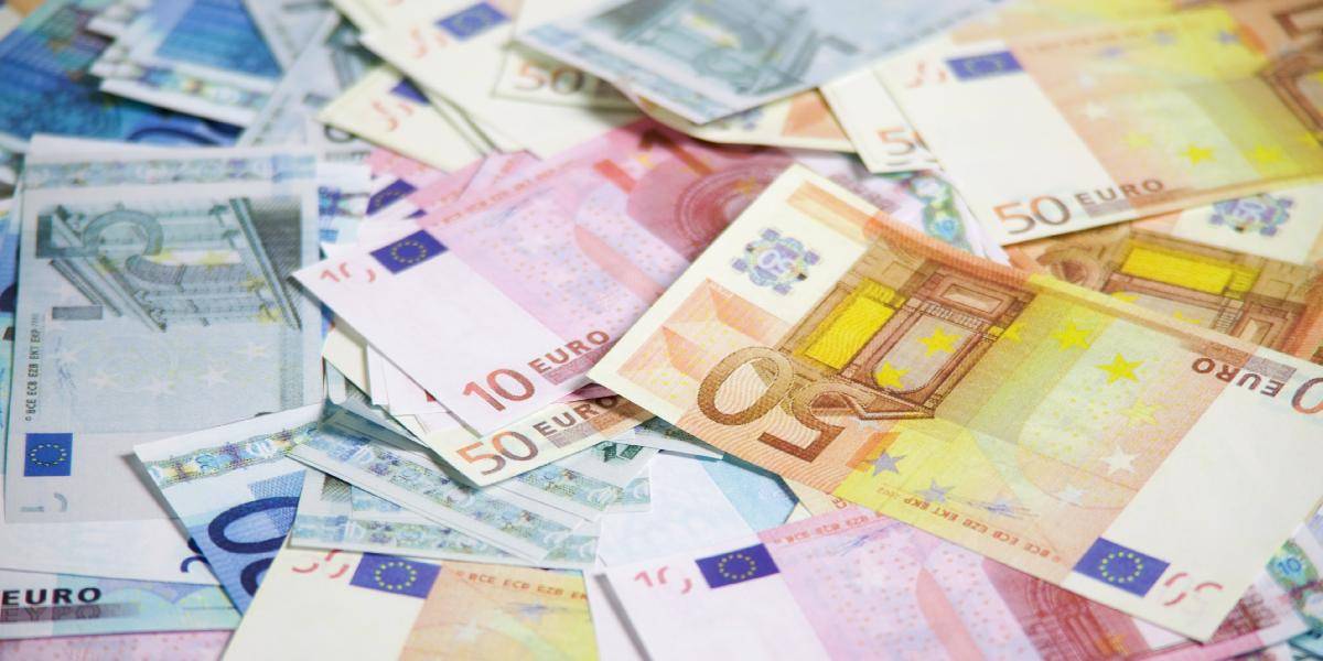Európske banky splatia ECB 7,675 miliardy