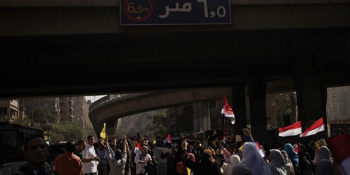 V Káhire opäť pochodujú tisíce islamistov