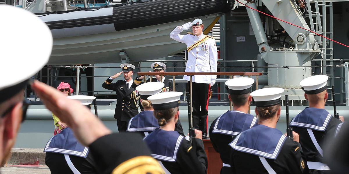 Princ Harry zastupuje Alžbetu II. na medzinárodnej námornej prehliadke v Sydney