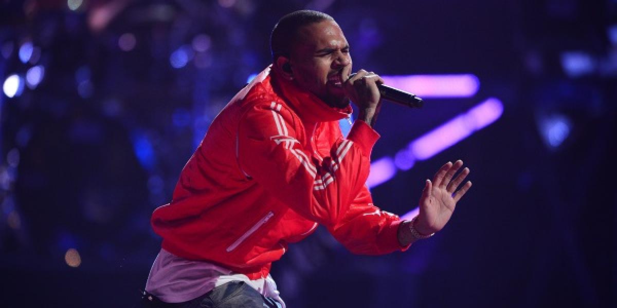 Chris Brown prišiel o panenstvo ako osemročný