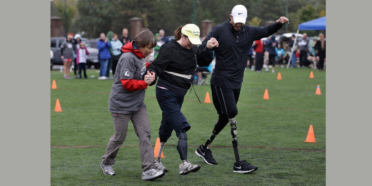 Obete Bostonského maratónu sa učia behať