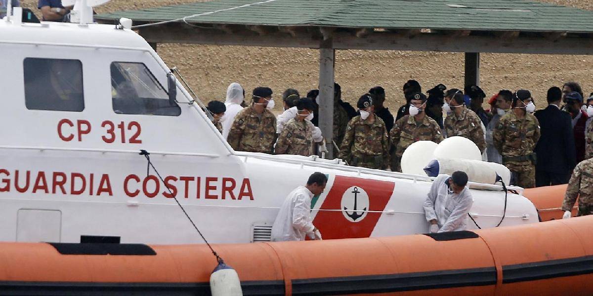 Potápači pri Lampeduse vytiahli ďalších 17 tiel, počet obetí tak stúpol na 211