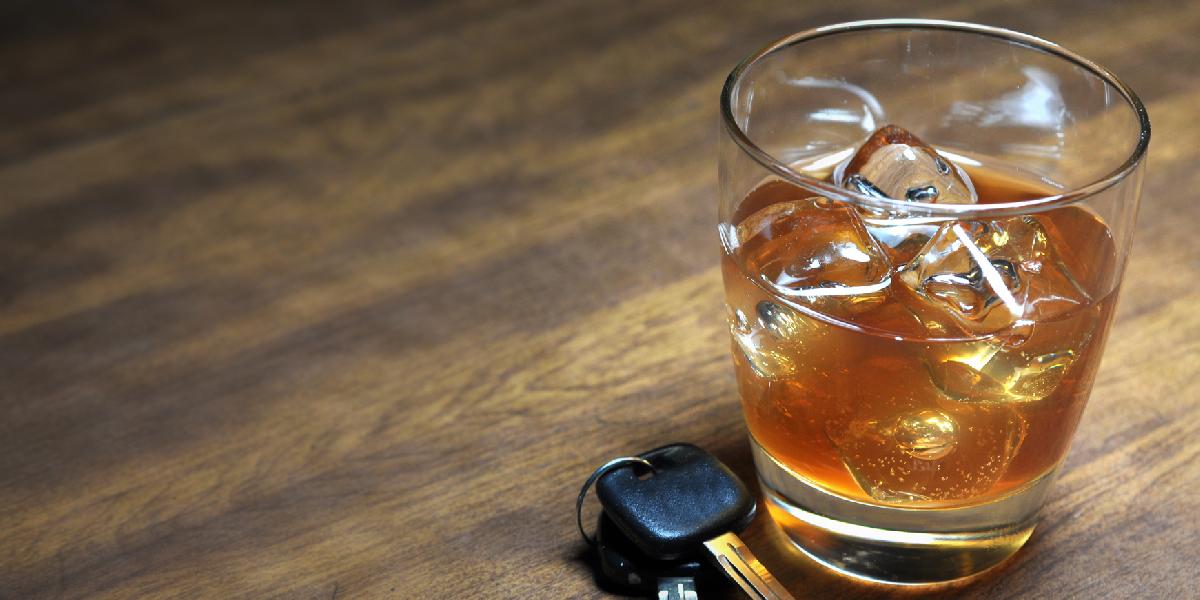 Posilnení alkoholom si sadli za volant