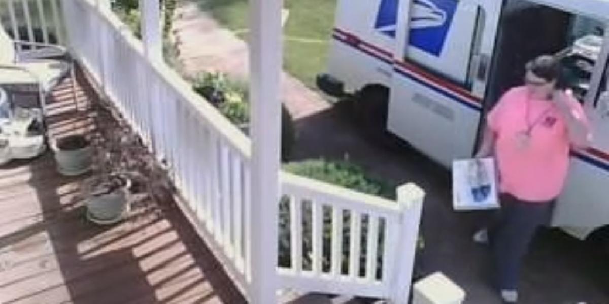 VIDEO Najlenivejšia poštárka na svete: Autom prišla rovno pred dom!
