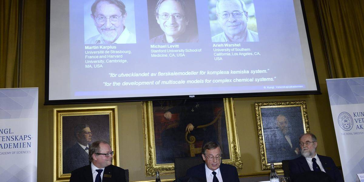 Nobelovu cenu za chémiu dostali traja vedci za modely zložitých systémov