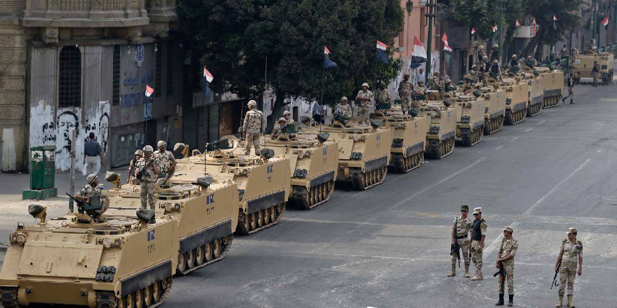 Americká vláda zmrazila veľkú časť vojenskej pomoci Egyptu