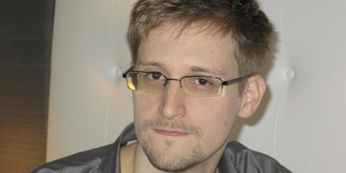 Snowdenov otec pricestoval do Moskvy, chce sa stretnúť so synom