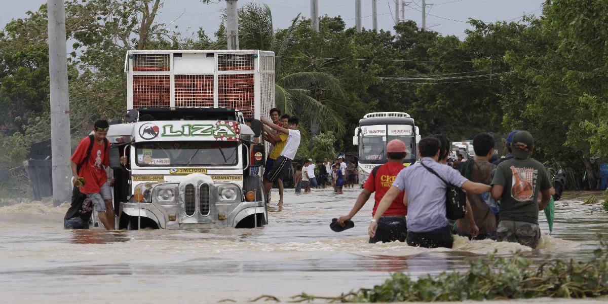 Tajfún Nari si vyžiadal už najmenej deväť obetí