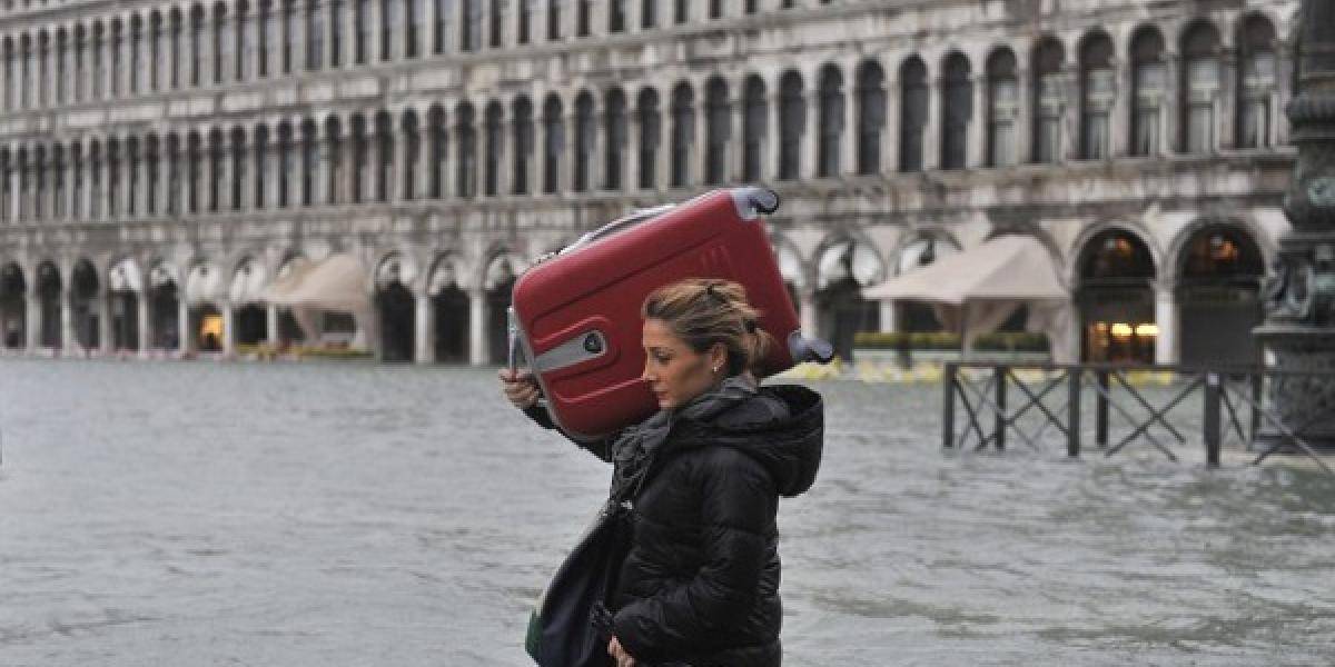 Benátky prvýkrát otestovali protipovodňové bariéry