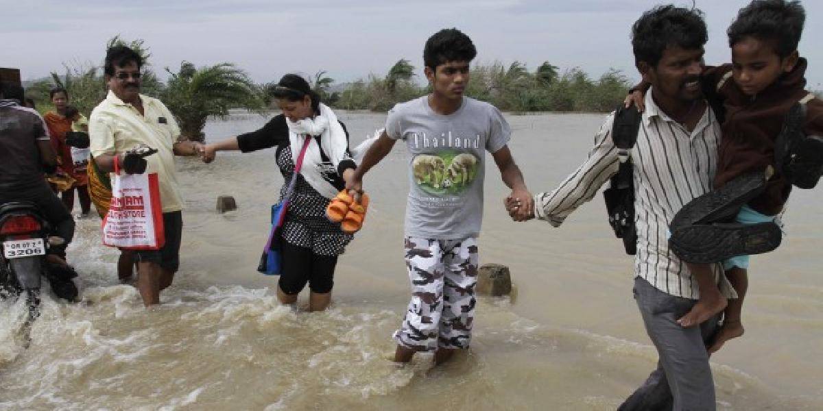 VIDEO Cyklón Phailin zabil v Indii sedem ľudí, mohol až státisíce
