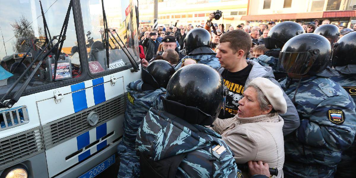Po rasových nepokojoch v Moskve zadržali vyše 380 ľudí