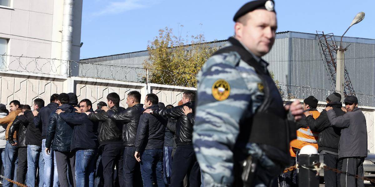 Moskovská polícia po nepokojoch na predmestí zadržala zhruba 1200 imigrantov