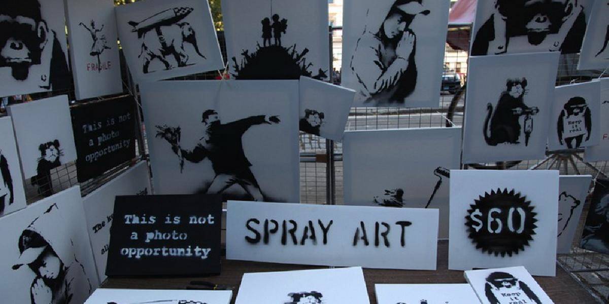 VIDEO Známy umelec predával na ulici svoje diela, ľudia prechádzali okolo bez povšimnutia!