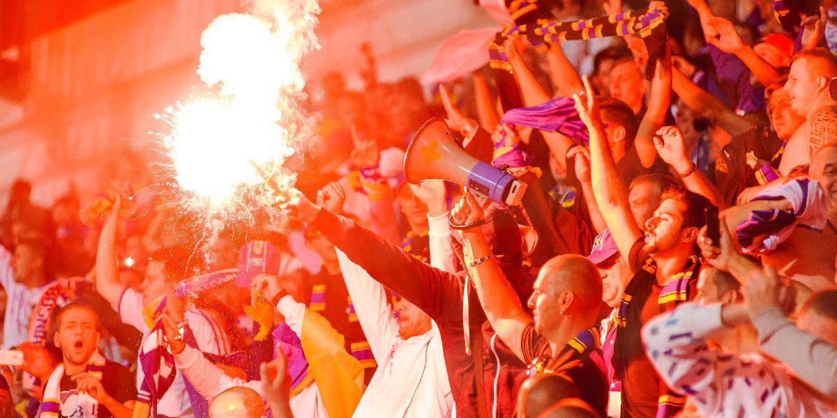 Lotyšskí fanúšikovia propagovali pravicový extrémizmus