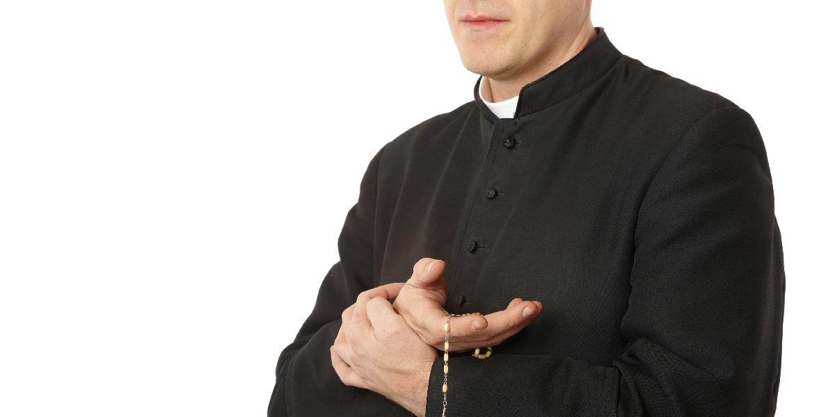 Farár, ktorý zneužíval 11-ročné dievča obťažoval aj ďalšiu tínedžerku!