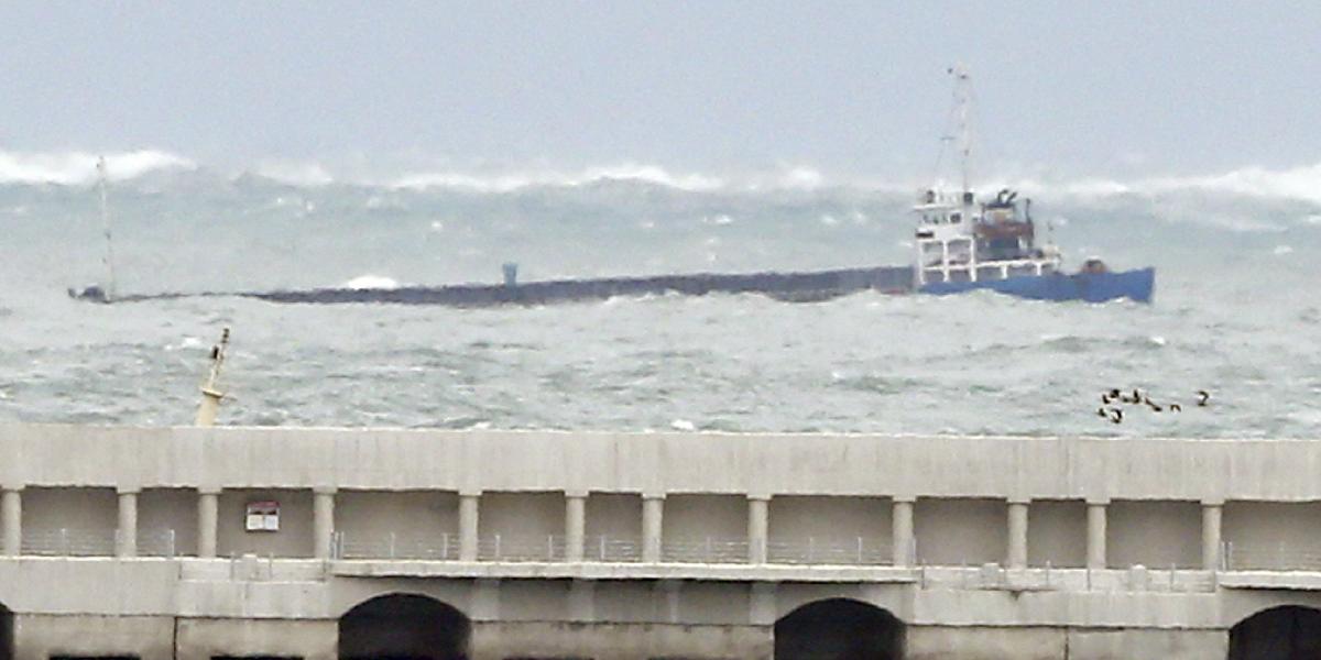 V Kórejskom prístave sa potopila nákladná loď: Zahynulo najmenej desať ľudí