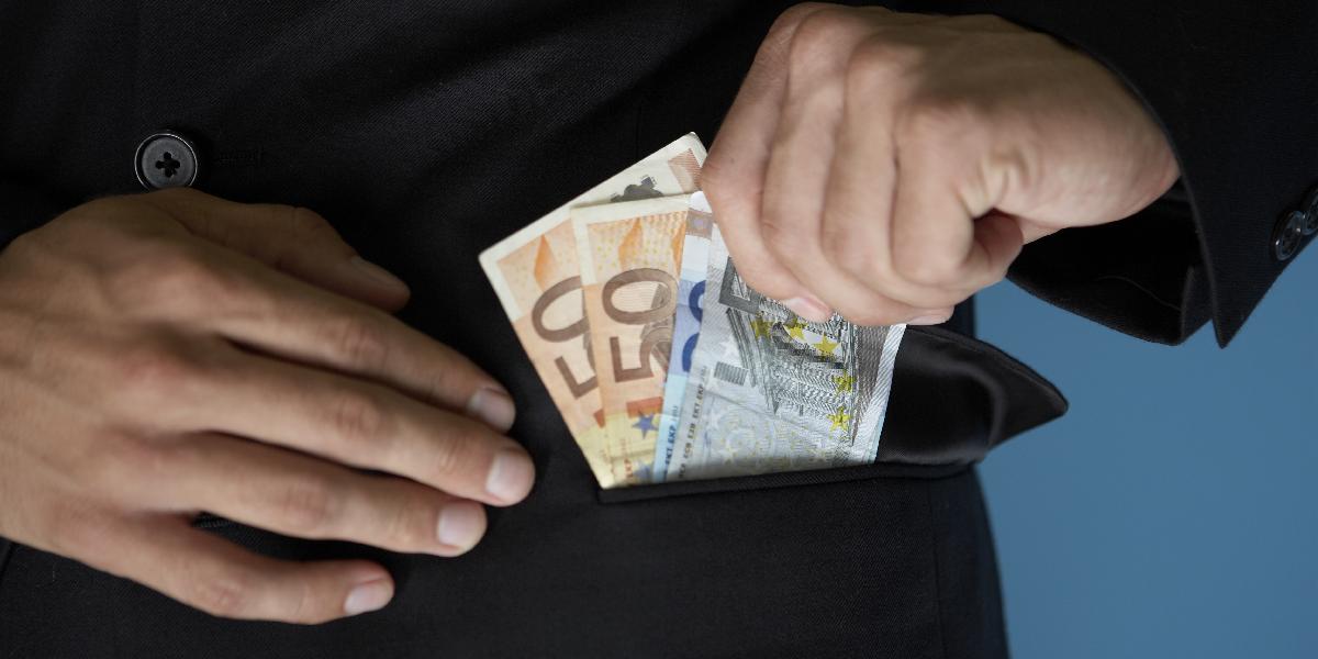Pracovníka Štátneho fondu rozvoja bývania obvinili z korupcie