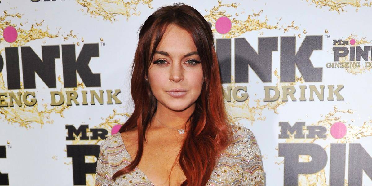 Lindsay Lohan sa páčia mladší muži