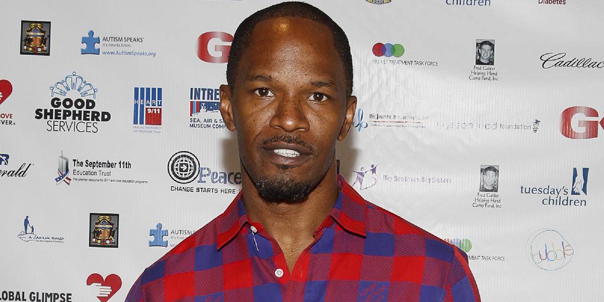 Jamie Foxx: Fámy o romániku s Holmesovou sú stopercentne nepravdivé