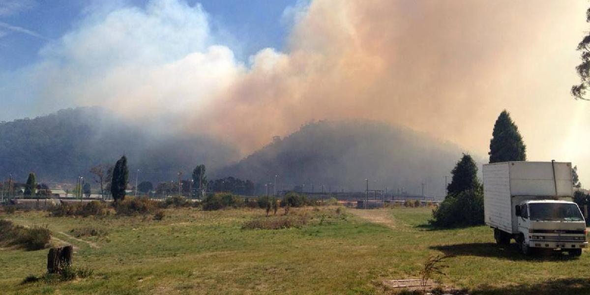 Pri požiaroch v Austrálii evakuovali stovky ľudí