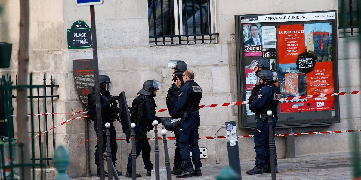 Ozbrojený muž v parížskej banke sa vzdal polícii