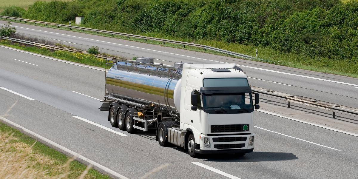 Slovenskému kamionistovi zlyhali v Rakúsku brzdy a prevrátil sa