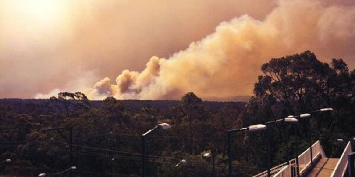Hasiči v Austrálii bojujú s požiarmi, armáda skúma, či ich nezavinila