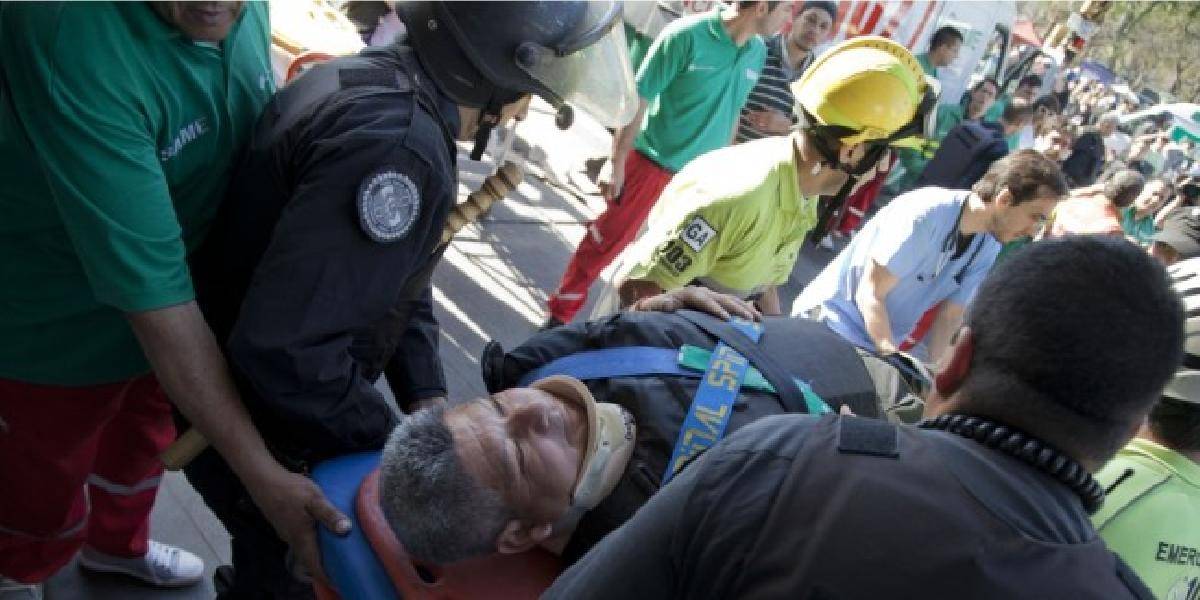 V Buenos Aires narazil vlak do stanice, zranilo sa 35 ľudí