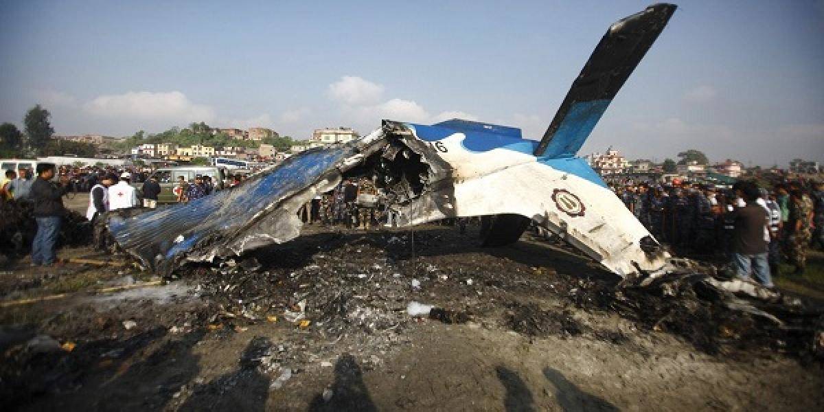 Havarovalo lietadlo s parašutistami na palube, zomrelo 11 ľudí
